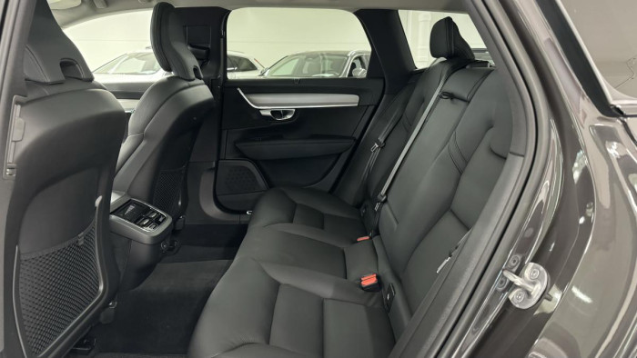 Volvo V90 CROSS COUNTRY B5 REZERVACE
