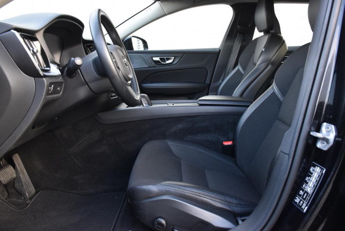 Volvo V60 B4 MOMENTUM REZERVACE 2.0 Momentum
