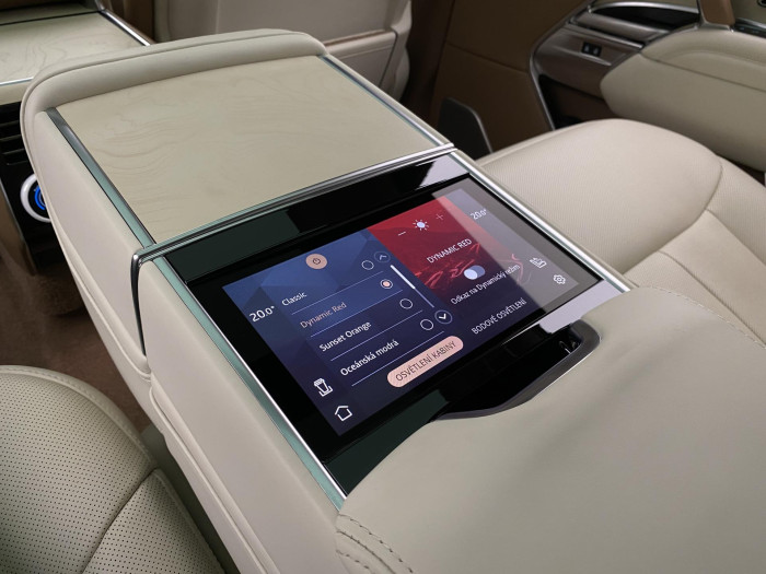 Land Rover Range Rover SV P530 LWB 1.maj.