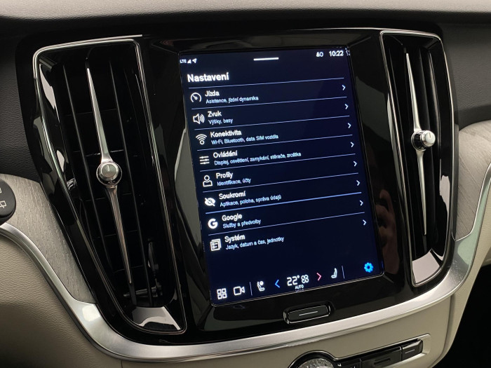 Volvo V60 CC B4 AWD BRIGHT PLUS AUT CZ