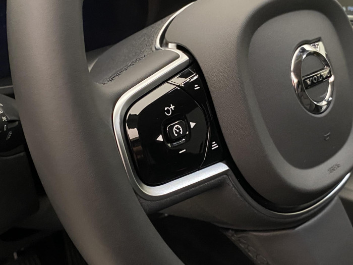Volvo XC60 B4 PLUS DARK AUT 1.maj