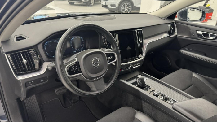Volvo V60 B4 MOMENTUM ADVANCED REZERVACE 2.0 Momentum