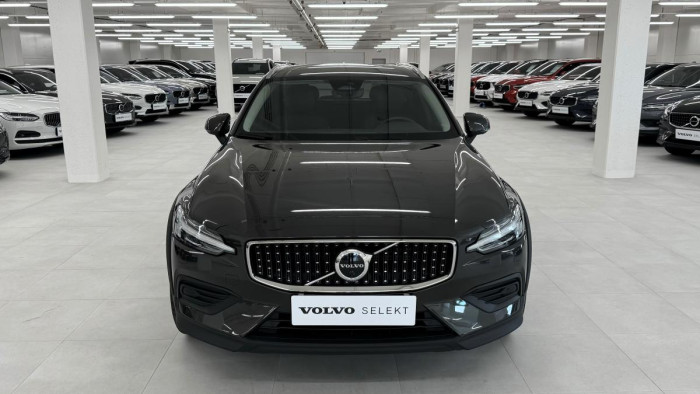 Volvo V60 CROSS COUNTRY B4 AWD REZERVACE