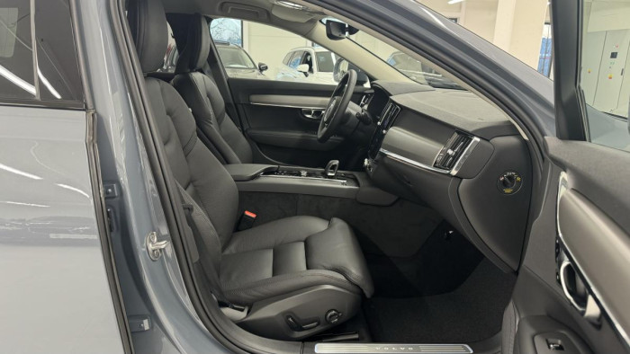 Volvo V90 CROSS COUNTRY B4 AWD REZERVACE