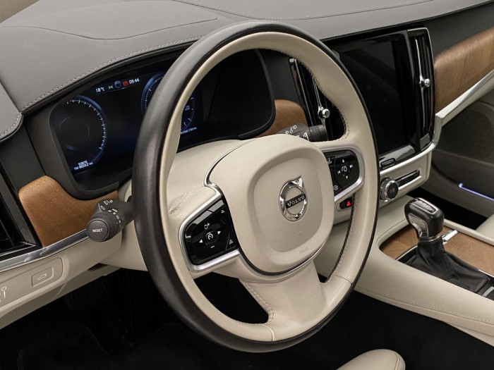 Volvo V90 D4 INSCRIPTION AUT REZERVACE 2.0 d