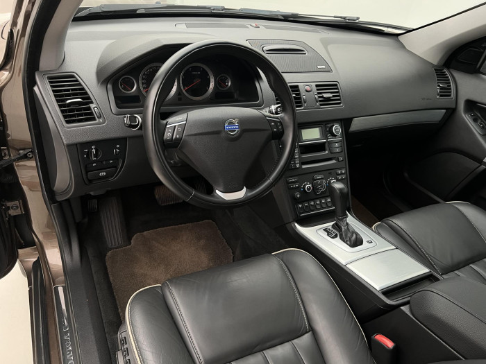 Volvo XC90 D5 AWD SUMMUM 7MÍSTNÁ AUT 2.4 d Summum