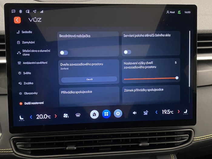 Lynk & Co 01 01 MORE PHEV