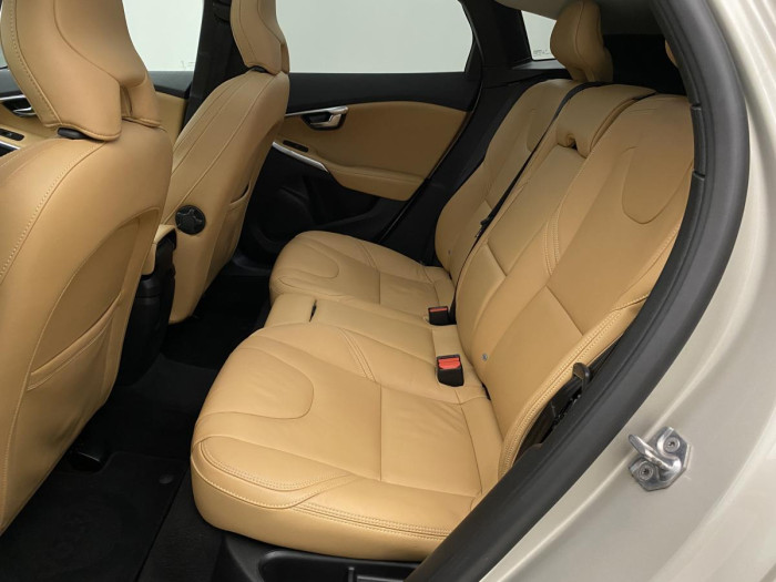 Volvo V40 CC T3 INSCRIPTION REZERVACE 1.5 CC CC