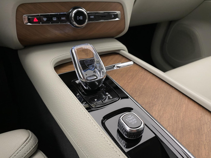 Volvo XC90 B5 AWD INCRIPTION REZERVACE