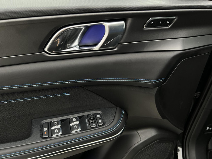 Lynk & Co 01 PHEV DCT AUT 1.maj.