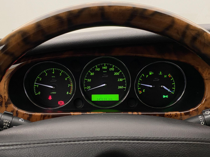 Jaguar XJ 4.2 V8 L EXECUTIVE AUT 1.maj 4.2 V8 Executive