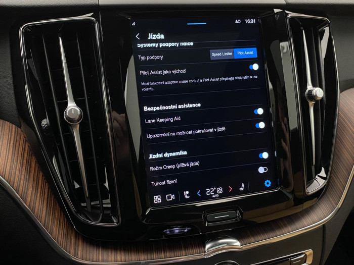 Volvo XC60 T6 AWD AT RECHARGE BRIGHT PLUS 2.0 AT Plus