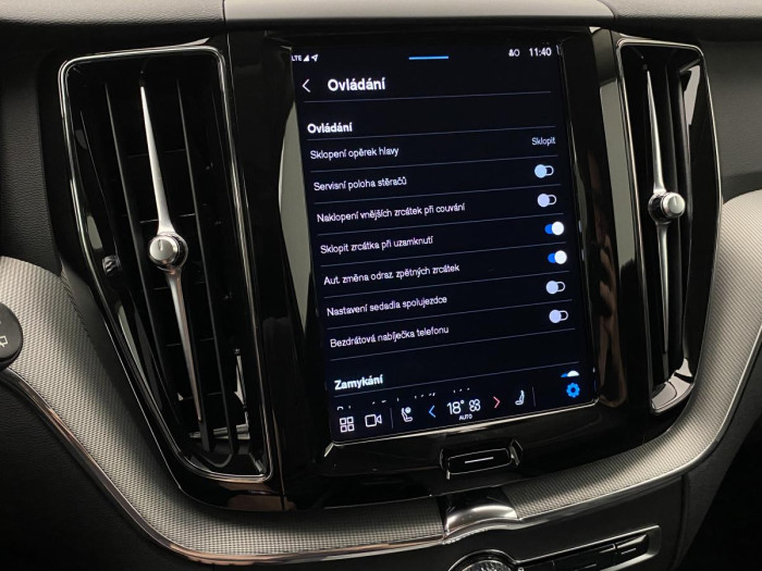 Volvo XC60 B5 AWD PLUS DARK CZ REZERVACE
