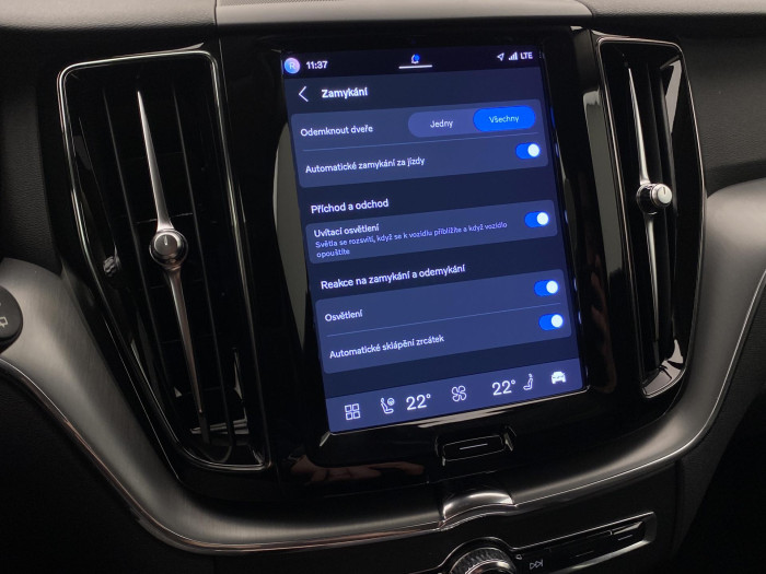 Volvo XC60 B4 AWD CORE AUT CZ