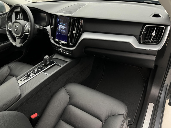 Volvo XC60 B4 AWD MOMENTUM POLESTAR AUT 2.0 Momentum