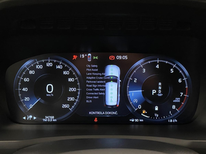 Volvo XC90 B6 AWD R-DESIGN REZERVACE