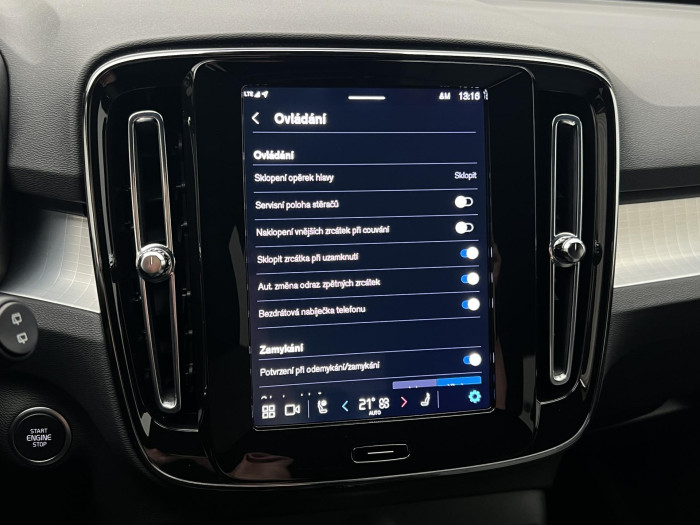 Volvo XC40 B3 PLUS DARK AUT CZ