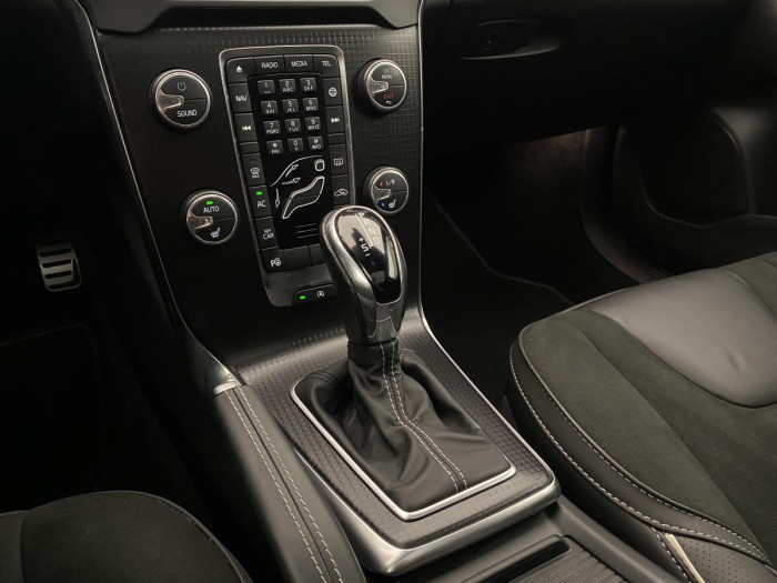 Volvo V40 T3 R-DESIGN AUT 1.maj.