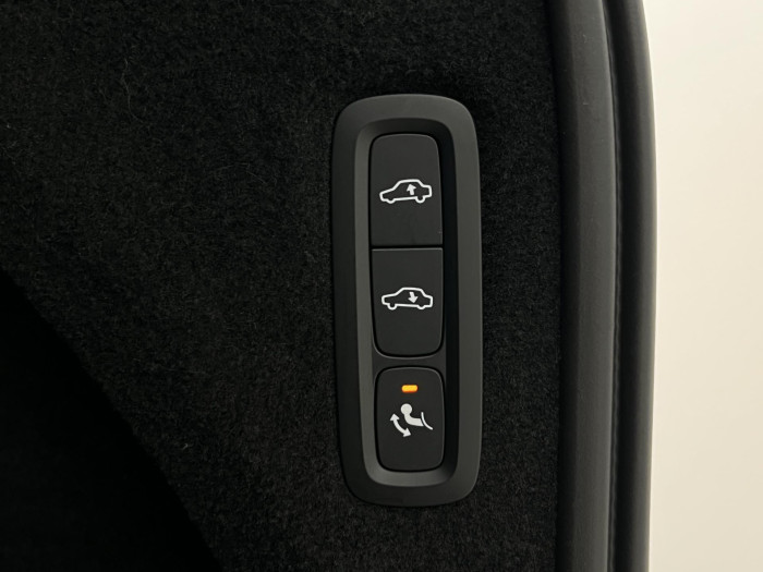 Volvo XC90 B5 AWD R-DESIGN 7MÍSTNÁ AUT