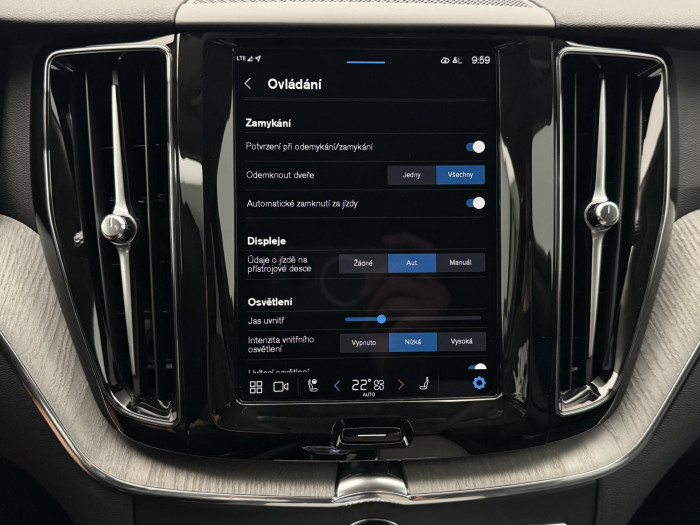 Volvo XC60 B5 AWD PLUS DARK AUT REZERVACE