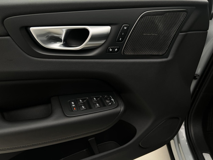 Volvo XC60 B4 AWD PLUS DARK AUT 1.maj.