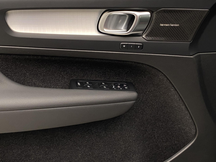 Volvo XC40 B3 DARK PLUS AUT CZ