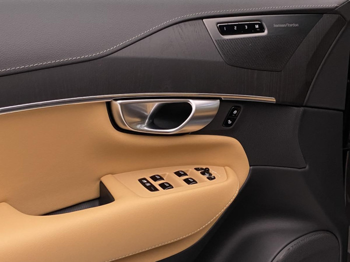 Volvo XC90 T8 AWD AT RECHARGE BRIGHT PLUS 2.0 AT Plus