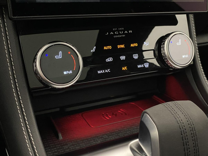 Jaguar F-Pace P400e R-DYNAMIC SE REZERVACE 2.0 Dynamic SE