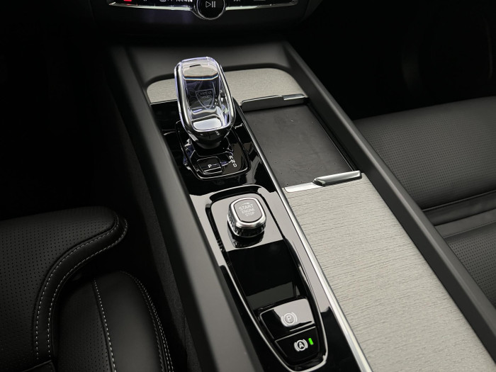 Volvo XC60 T6 AWD RECHARGE ULTRA DARK CZ