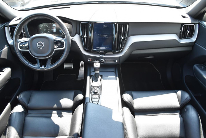Volvo XC60 T6 AWD R-DESIGN REZERVACE