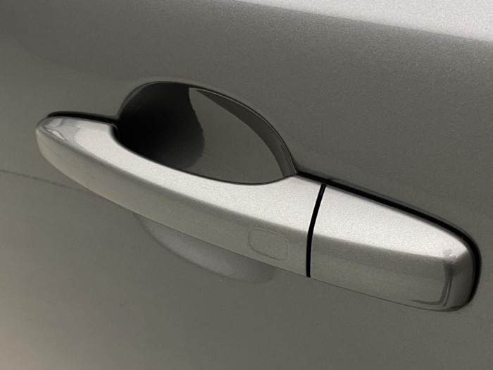 Volvo V40 T3 R-DESIGN AUT REZERVACE