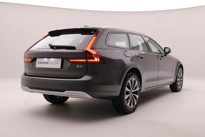 Volvo V90 CC B4 AWD BRIGHT REZERVACE 2.0 CC CC