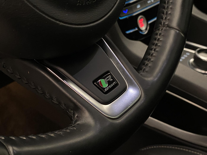 Jaguar F-Pace 20d R-SPORT AWD REZERVACE 2.0 d Sport