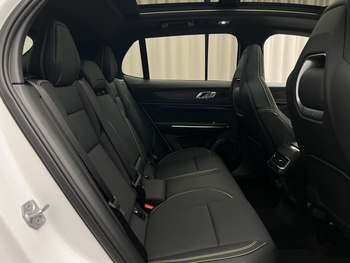 Lynk & Co 01 MORE PHEV