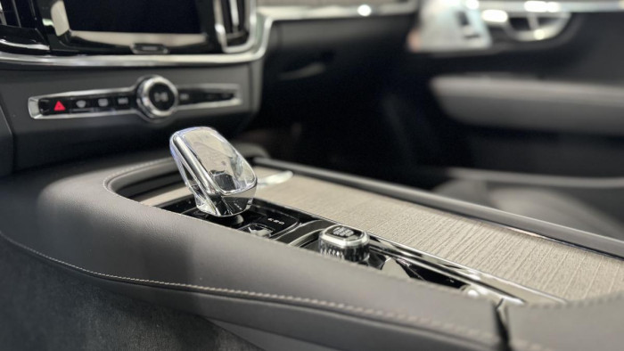 Volvo V90 CROSS COUNTRY B5 REZERVACE