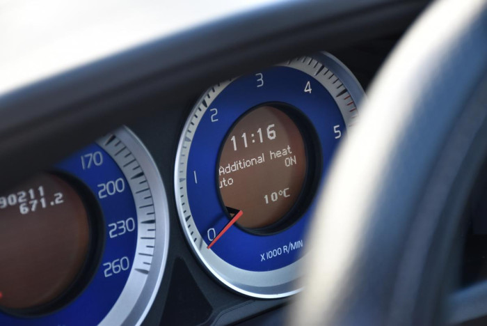 Volvo XC60 D5 AWD R-Design REZERVACE 2.4 d