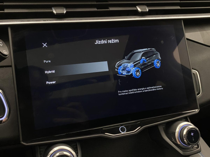 Lynk & Co 01 PHEV DCT AUT 1.maj. REZERVACE