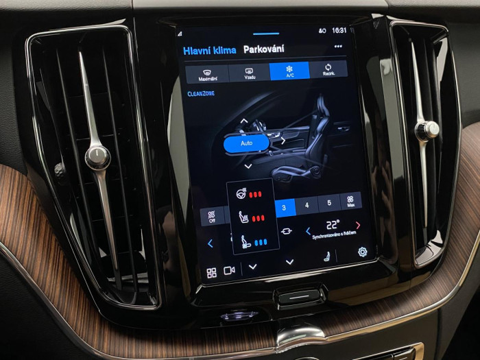 Volvo XC60 T6 AWD AT RECHARGE BRIGHT PLUS 2.0 AT Plus
