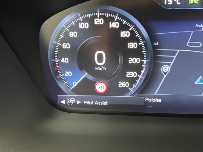 Volvo XC90 B5 AWD R-DESIGN 7MÍSTNÁ AUT