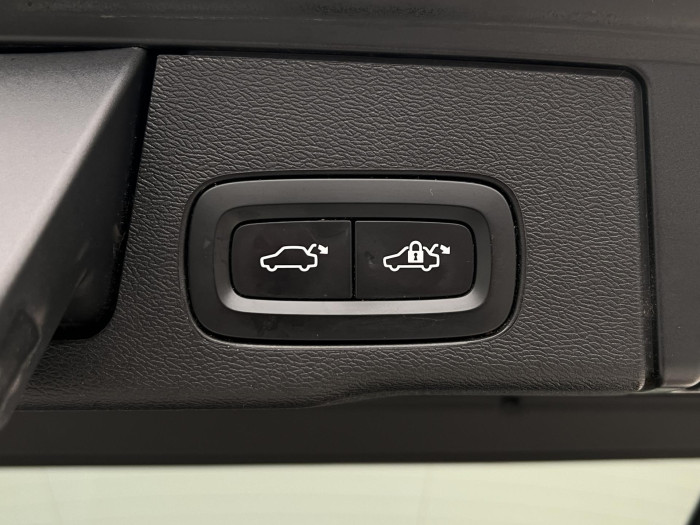 Volvo XC60 B4 AWD R-DESIGN AUT