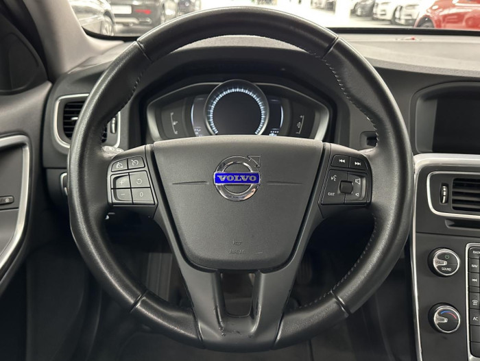 Volvo V60 D2 KINETIC NAVIGACE REZERVACE 2.0 d