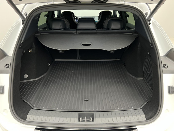 Lynk & Co 08 MORE PHEV