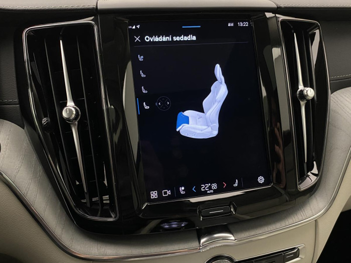 Volvo XC60 B4 AWD ULTIMATE AUT REZERVACE