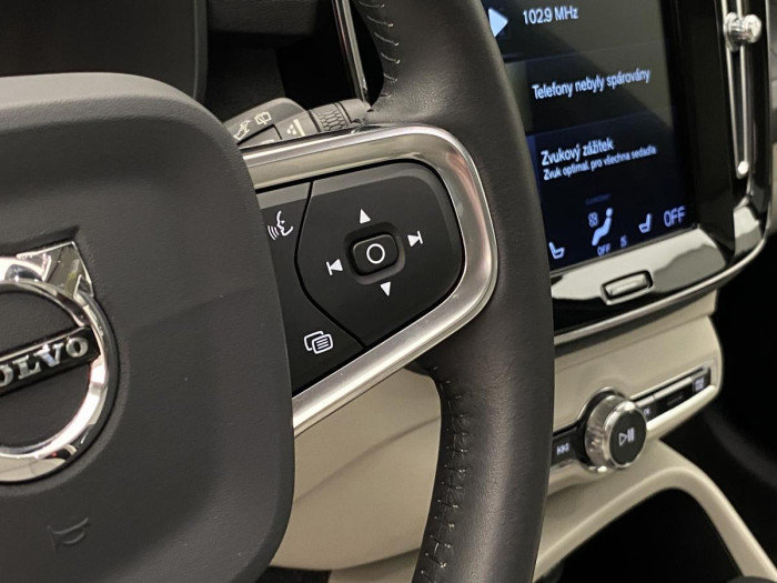 Volvo XC40 D3 MOMENTUM AUT REZERVACE 2.0 d Momentum