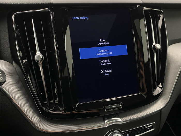 Volvo XC60 B5 AWD R-DESIGN AUT