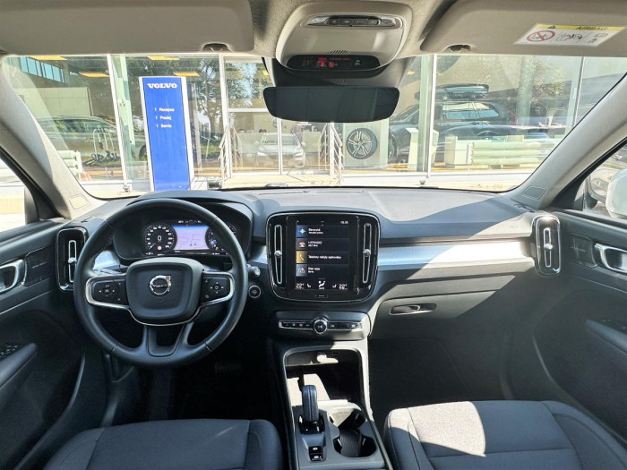 Volvo XC40 B4 AWD MOMENTUM REZERVACE 2.0 Momentum