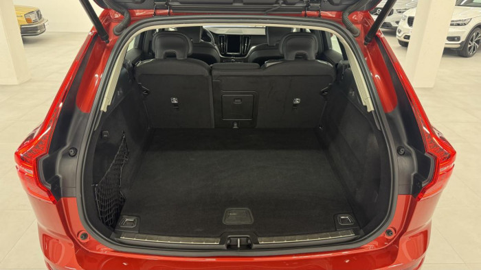 Volvo XC60 B4 AWD MOMENTUM AUT 2.0 Momentum