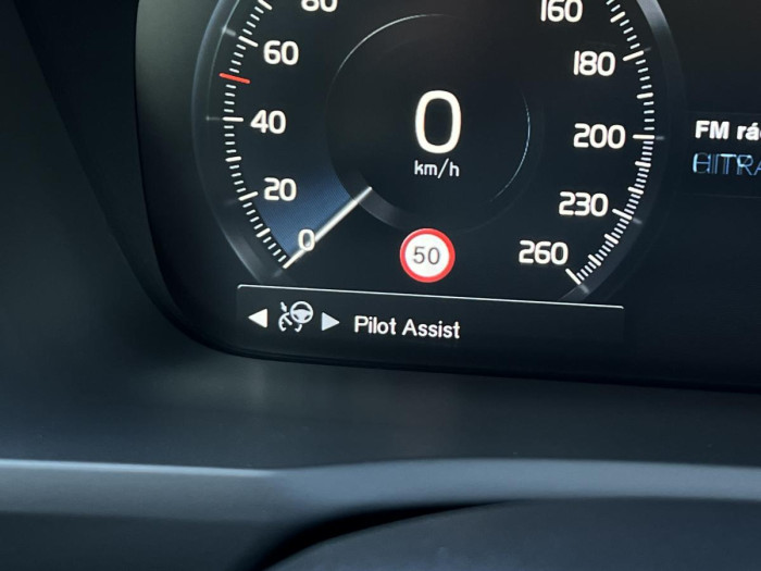 Volvo XC90 B5 AWD R-DESIGN 7MÍSTNÁ Aut