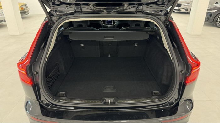 Volvo V60 B4 CROSS COUNTRY REZERVACE