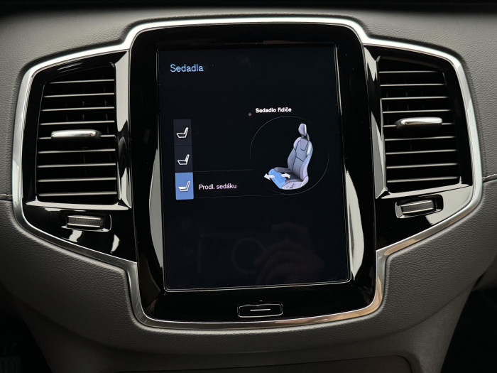 Volvo XC90 T8 AWD RECHARGE REZERVACE